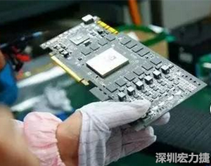 在当前的产业链整合和协同发展创新的战略转型期，PCB高密度化和PCB新功能化和智能化，轻、薄、细、小的发展带来的产品散热、精密布局、封装设计等也为上游CCL产业的创新提出了更为严苛的要求。