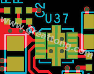 因孔径过大，焊料沿孔壁爬溢流出