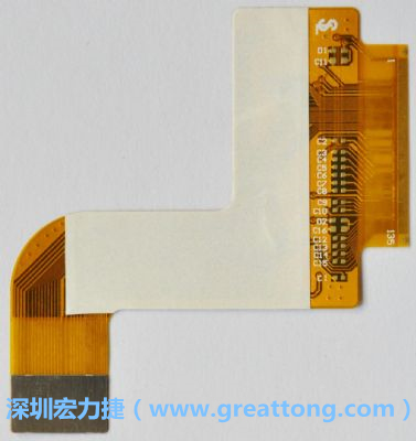 FPCB并非可无限制挠曲，为避免过度挠曲拉扯造成铜箔断裂，一般在较长条型板材会贴附补强贴片。