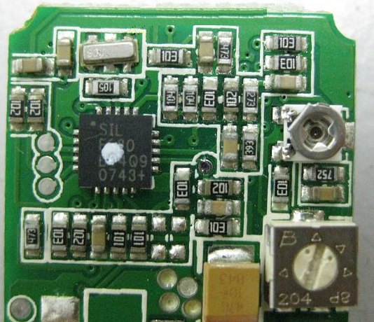 PCBA加工IC元件主要分为DIP及SMD两大类，DIP 插件的IC，SMD (Surface Mount Device) 表面贴装元件。