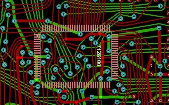 底图：同样的设计但采用了任意角度的布线。