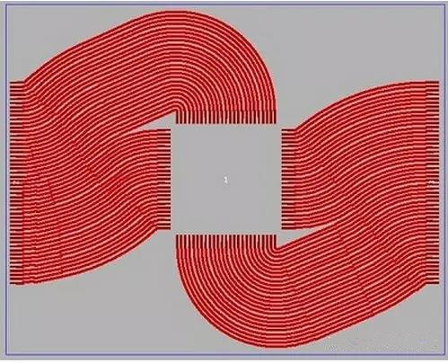 (中间)任意角度布线不仅有助于缩短导线长度，而且在确保满足所有要求的同时占用更小的面积；