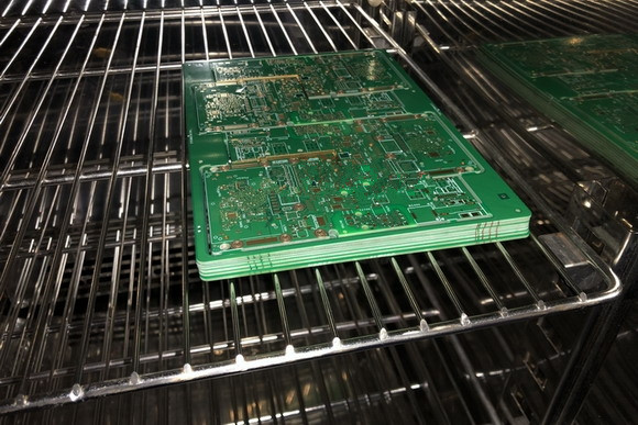 PCB上线前烘烤可以增加焊锡性吗？